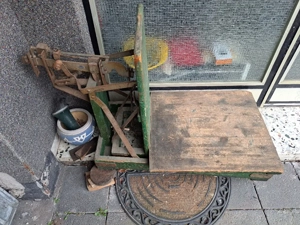 Alte Waage mit Gewichte. 