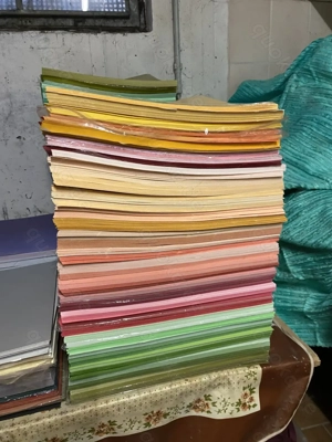 Biete ca. 1 m verschiedene Unipapiere