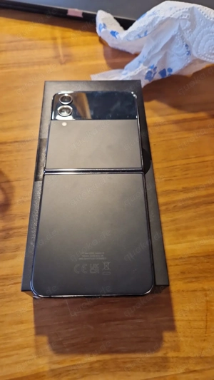 Samsung Flip 4, gebraucht, Schwarz Bild 3
