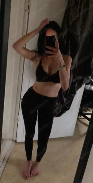 Melissa 25   Junge strenge Online-Herrin | Sklavenerziehung    