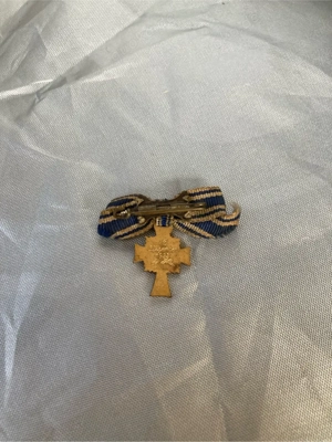 Alte Anstecknadel und Anhänger Bild 3
