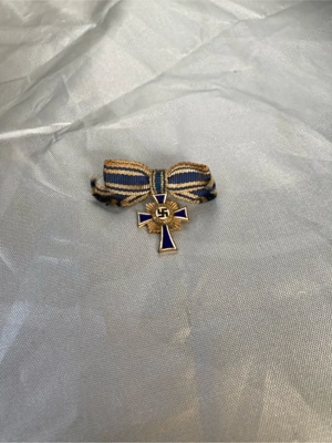 Alte Anstecknadel und Anhänger Bild 2