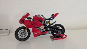 LEGO Technic: Ducati Panigale V4 R 42107