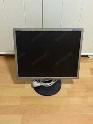 Samsung 20  Monitor   höhenverstellbar, VESA & VGA
