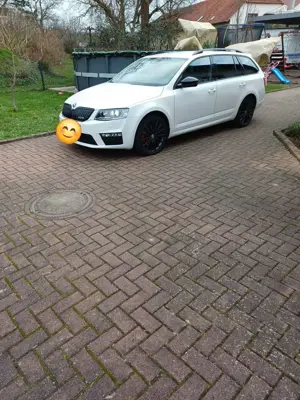 Skoda Octavia Octavia Combi 2.0 TSI (Green tec) DSG RS