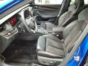 Skoda Octavia Octavia Combi 4x4 RS Plus AHK MATRIX DCC Bild 3