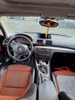 BMW 118 118d Bild 1