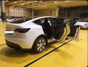 Tesla Model Y LR AWD Mwst. VAT Export mgl. Garantie bis 12/26 Bild 2