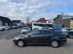 Volkswagen Passat Lim. Comfortline Navi PDC Tempo Bild 2