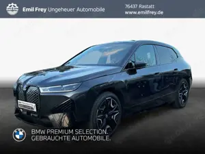 BMW iX xDrive40, AHK, PanoramaDach