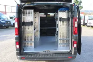 Renault Trafic L1 Fenster Navi Kamera Sortimo-Regale