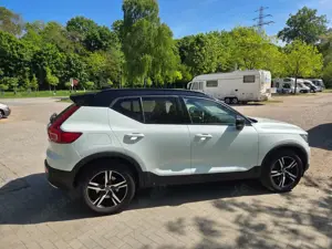 Volvo XC40 XC40 D4 AWD GeartronicR-Design Bild 2