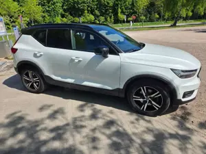 Volvo XC40 XC40 D4 AWD GeartronicR-Design Bild 1