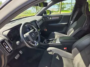 Volvo XC40 XC40 D4 AWD GeartronicR-Design Bild 4