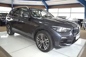 BMW X5 xDrive 30 d XENON / NAVI / LEDER / R-KAM /PDC Bild 2