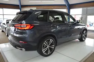 BMW X5 xDrive 30 d XENON / NAVI / LEDER / R-KAM /PDC Bild 4