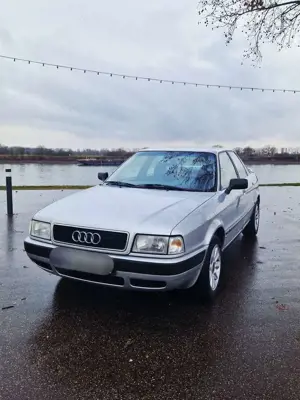 Audi 80 2.0 mit neuem TÜV und schickem Heckspoiler Bild 3
