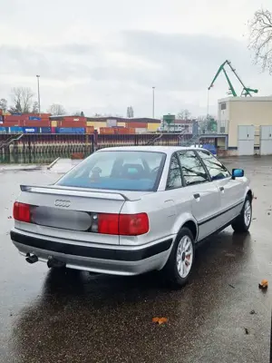 Audi 80 2.0 mit neuem TÜV und schickem Heckspoiler Bild 4