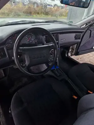 Audi 80 2.0 mit neuem TÜV und schickem Heckspoiler Bild 5