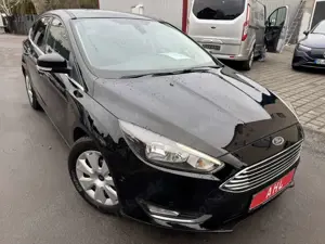 Ford Focus Titanium/Navi/Temp/SHZ/LHZ/Klima/PDC/Alu/USB/Touch