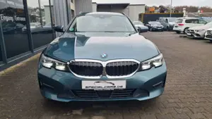 BMW 320 d  T Advantage - HUD - STANDHZG - M FAHRWERK Bild 2