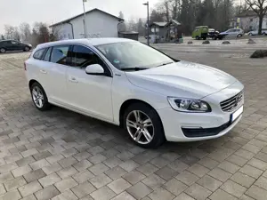 Volvo V60 V60 Hybrid D6 Twin Engine Geartronic Momentum Bild 3