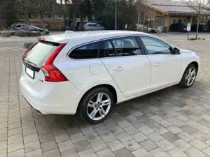 Volvo V60 V60 Hybrid D6 Twin Engine Geartronic Momentum Bild 4
