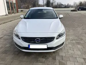 Volvo V60 V60 Hybrid D6 Twin Engine Geartronic Momentum Bild 2