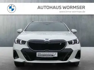 BMW i5 eDrive40 Touring M Sportpaket DAB LED AHK Bild 3