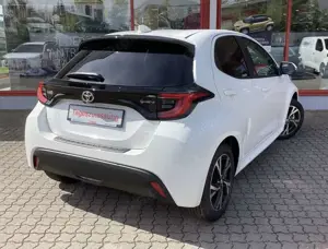 Toyota Yaris Hybrid 1.5 Team D + Comfort-Paket Bild 5
