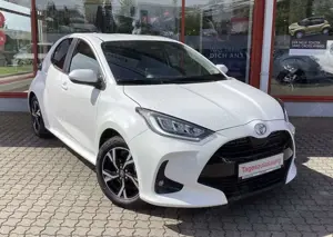 Toyota Yaris Hybrid 1.5 Team D + Comfort-Paket Bild 2