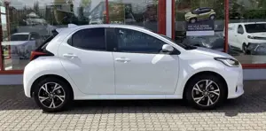 Toyota Yaris Hybrid 1.5 Team D + Comfort-Paket Bild 3