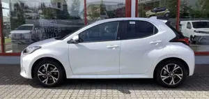 Toyota Yaris Hybrid 1.5 Team D + Comfort-Paket Bild 4