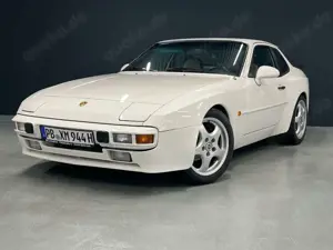 Porsche 944