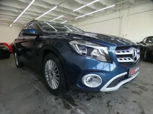 Mercedes-Benz GLA 220 4MATIC*LED*OFFROAD PAKET*AHK*NAVI