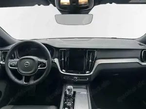 Volvo V60 B4 Benzin Plus Dark 19'' AHK Panorama LED Harman 3 Bild 4