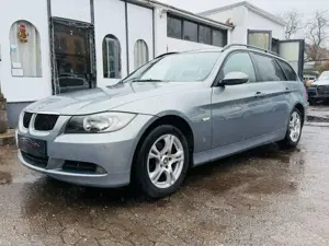 BMW 320 i touring Klimaautomatik Panorama SHZG PDC Bild 3