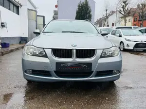 BMW 320 i touring Klimaautomatik Panorama SHZG PDC Bild 2