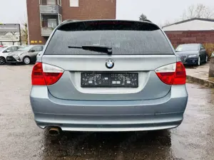 BMW 320 i touring Klimaautomatik Panorama SHZG PDC Bild 5