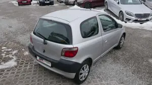 Toyota Yaris 1.0 ATM Motor 12/2026 TÜV Kundendienst Neu ZV Bild 3