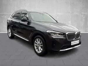 BMW X3 xDrive30E AHK SHZ Panodach Navi Digitales Cockpit Bild 4