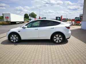 Tesla Model Y Model Y Long Range Dual Motor AWD Bild 2