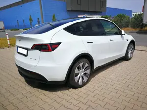 Tesla Model Y Model Y Long Range Dual Motor AWD Bild 5