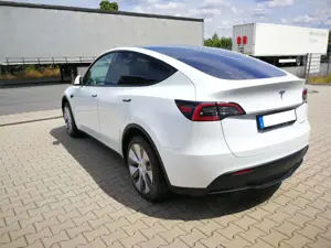 Tesla Model Y Model Y Long Range Dual Motor AWD Bild 3