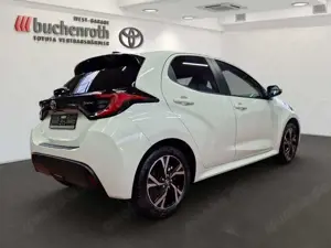 Toyota Yaris Hybrid Teamplayer +Safety-  Comfort Paket Bild 5