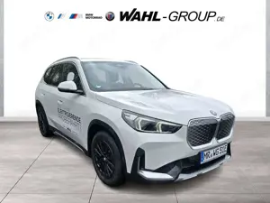 BMW iX1 xDrive30 xLine DAB LED RFK Komfortzg. Shz Bild 4