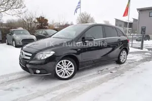 Mercedes-Benz B 200 Mercedes-Benz B 200/NAVI/PDC/SHZ