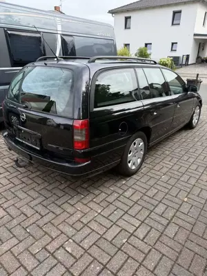 Opel Omega Caravan 2.2 16 V , AHK, TÜV Neu Bild 2