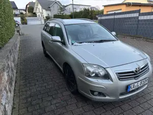 Toyota Avensis 2.0 VVT-i Combi Sol Bild 3