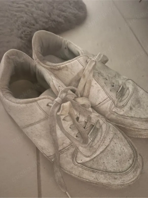 dreckige turnschuhe 